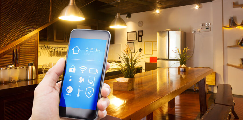 Smartphone con aplicación de viviendas inteligentes (domótica)